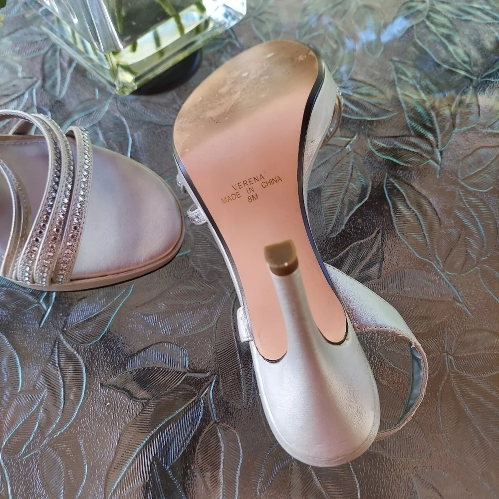 Verena gray silver woman's sandals. Size 8M Formal Wedding Bridesmaid Gift heal